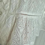 Solitaire  white eyelet lace V-neck crop top flutter sleeve size large A36 Photo 3