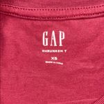 Gap  Red Short Sleeve Tee‎ with Artistic Graphic Photo 1