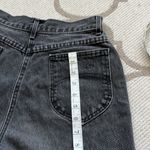βοΈ Vintage Chic Retro distressed high rise black cutoff 2β inseam Jean shorts Size undefined Photo 14