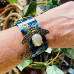 Amrita Singh  Open Resin Bee Pearl Cuff Photo 3
