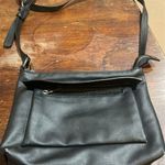 Universal Threads Universal Thread Black Crossbody Bag Adjustable Strap Front Pocket Zip Closure Photo 6