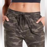 Athleta Camo Farallon Jogger #535275 in Black Olive Camo W1571 Sz 6 Photo 2