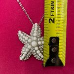 Beachy starfish necklace Silvertone & white 🆕 Silver Photo 2