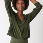 Electric & Rose Women's Ava Velour Sweatshirt Hunter Green Size S Photo 3