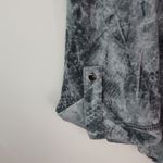 Sami & Jo Sami Jo XLP Gray Snake Boyfriend Top Petite Photo 7