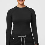 FIGS  Salta Seamless Longsleeve Underscrub in Black, Size Medium Photo 0