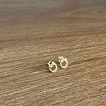 Vintage Avon Gold Wreath Stud Earrings Holiday Christmas Bow Pierced Photo 1