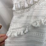 Vintage Luxe Edition white crocheted tassel v Photo 3