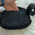 Lululemon  Everywhere Belt Bag 1L Black Fleece Photo 7