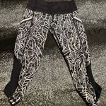 Lululemon Womens sz2 Run a marathon crop Pretty Palm wunder align leggings Photo 0