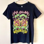 Def Leppard  Black Graphic Fitted Band Tee Sz XL Photo 0