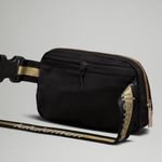Lululemon  Everywhere Belt Bag 1L *Wordmark
Colour Black/Gold/White Opal Photo 6