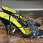 Bruno Magli Black Petal design peep toe heels size 6.5 Green Photo 1