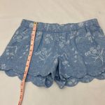 Old Navy  Floral Blue and white Women's Shorts size small Photo 4