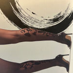 Natori  Marylin Sheer Tights Nude Black Size Medium Floral Detail Leg Pair of 2 Photo 4