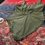 Cyn & Luca one Pc swimsuit excellent condition Green Size L Photo 4