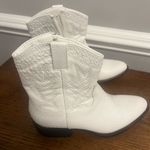 Coconuts by Matisse  Derringer White round toe cowgirl booties 7 concert wedding Photo 6