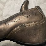 Easy Street  Bronze Metallic Slip On Shoes Women’s Size 7.5 Lazer Cut Design Photo 8