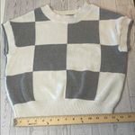 moon & madison Gray and White Boxy Cropped T Photo 7