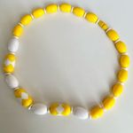 Vintage 1980s Avon Sunsations Yellow & White Plastic Beaded Necklace Photo 3
