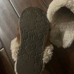 UGG  Slippers Photo 4