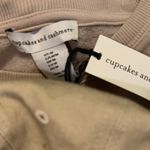 Cupcakes and Cashmere Cupcake and Cashmere women’s sweatshirt and hat set size M Photo 4