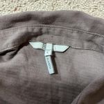 BKE  Eased Womens Long Sleeve Button Up Shirt Taupe Size L Photo 4