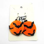 The Pulp Girls β
NWT Custom made Halloween Sparkling Bat Earrings - Orange/Black β
Photo 0