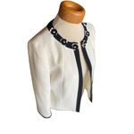 Tahari   Arthur S. Levine size 6 WHITE-BLACK SOLID SINGLE BUTTON JACKET Photo 3