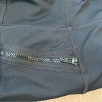 Gap Fit Black Leggings with Zippered Pocket Size Small Photo 3