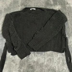 Candie's 🎄 Black Crop Sweater Photo 0