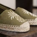 Tommy Bahama New  9  Soludos Pineapple Flats Slipper espadrilles embroidered Photo 0