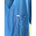 FIGS  Technical Collection Scrub Top V-Neck Short Sleeve Blue Size M‎ Photo 1