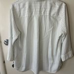 Uniqlo  White and Blue Striped Shirt      size M Photo 1