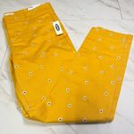 Old Navy NWT Pixie Yellow Daisy Floral Embroidered ankle pant size 6 Photo 0