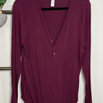 Athleta  Burgundy Long Sleeve V Neck Henley Sleep Top Womens Size Large Photo 0