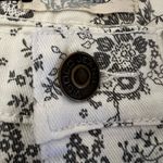 Vigoss  Vigold cotton blend print denim shorts. 7/8 Photo 4