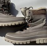 Storm By Cougar Women’s Sz 10 Gray leather Faux Fur Boots Activewear Travel Wear Photo 0