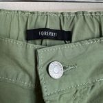 Forever 21 NWT Zipper-Pocket Cargo Pants in Olive Green - Size M Photo 10