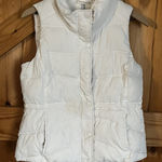 Old Navy  White Puffer Sleeveless Jacket Woman's Medium Photo 0