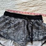 Lululemon  Hotty Hot Shorts Paisley Black White Photo 4