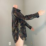 Lysse  Schiffer Stretch MINERAL CAMO PRINT Button Blouse M WRINKLE RESISTANT #100 Photo 5