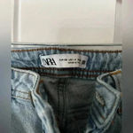 ZARA Light wash  jeans. Split at the front on both sides. Size 4. Photo 3