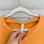 Savvy Alo Orange  Top M Photo 5