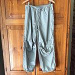 H&M Divided Women’s Gray Oversized parachute cargo Pants. Size Small Photo 5