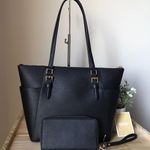 Michael Kors Set Photo 1