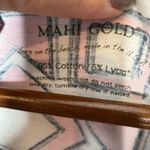 Mahi Gold sleeveless v Photo 7