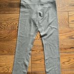 Lululemon mid-Rise Pant 28" — Color Heather Medium Grey size 6 C15 Photo 1