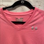 Under Armour  work out shirt pink v neck sz M gym Photo 1