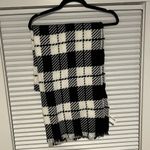 Forever 21 NWT  Black & White Plaid Checkered Blanket Scarf Photo 1